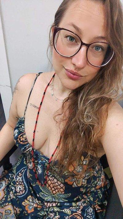 tchat sexy - Mana - Patronne à Mana : ma conversation coquine vaut mieux que mes réunions