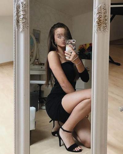 tchat sexy - Narbonne - Je me sens trop seule à Narbonne, j&rsquo;aimerais tchatter avec un homme qui me comprenne vraiment.